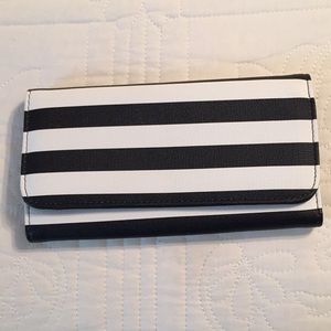 Kut From The Kloth Ladies black and white wallet